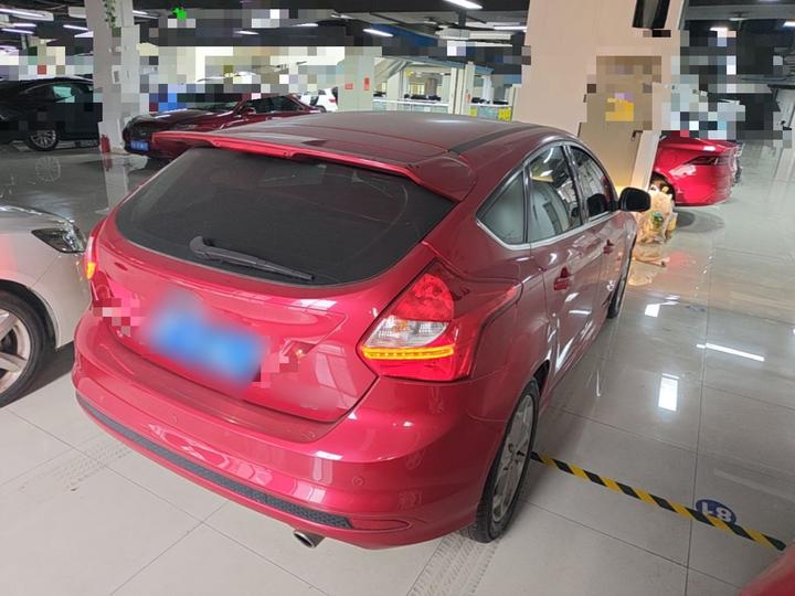 Focus 2012 Hatchback 2.0L AT Luxury Sport photo 4
