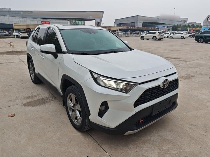 RAV4 2021 2.0L CVT RWD photo 3