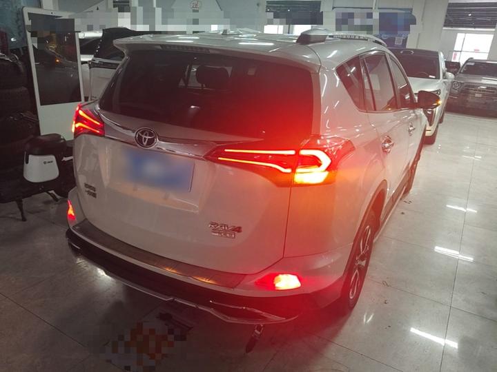 RAV4 2016 2.0L CVT RWD Comfort China V photo 6