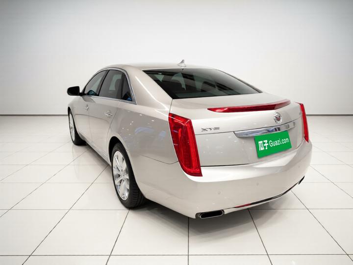 XTS 2013 28T Leading photo 4