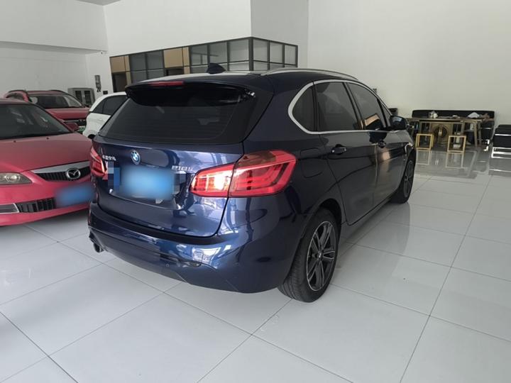 2 Series Wagon 2018 218i Exclusive Sport Package photo 4