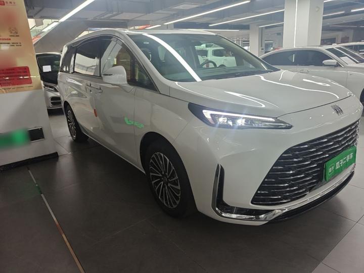 GL8 EV 2025 Exclusive photo 3