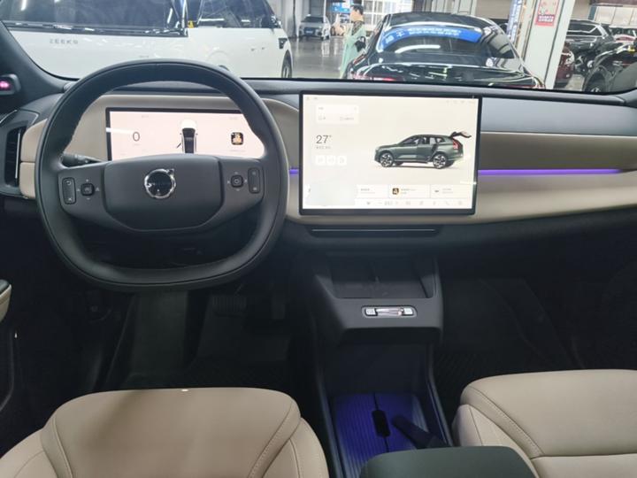 XC70 Hybrid 2026 RWD Long Range Core photo 3