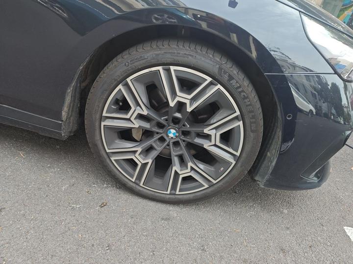 5 Series 2025 530Li Exclusive M Sport Package photo 8