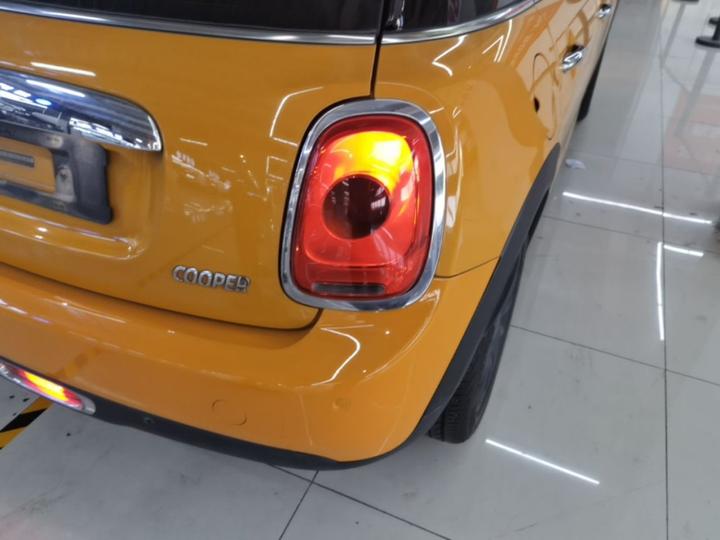 2016 1.5T COOPER 5-Door photo 7