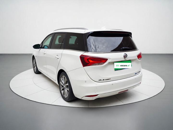 GL6 2021 323T Mild Hybrid Luxury photo 4