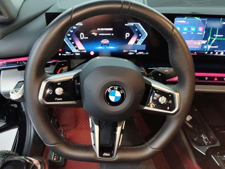 5 Series 2025 530Li Leading M Sport Package photo 5