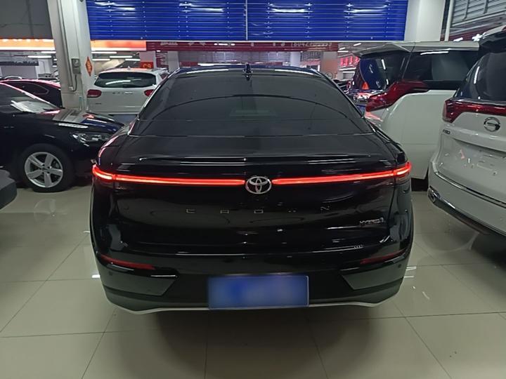 Crown Imported 2023 2.4T SportCross HEV AWD Supreme photo 3