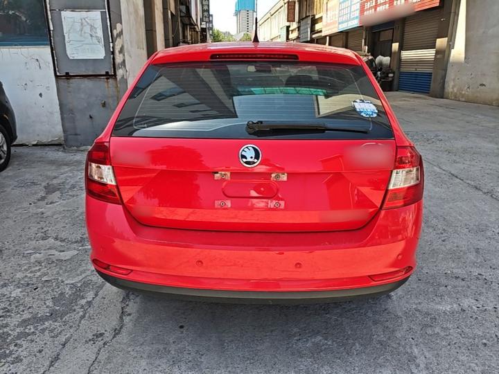 Rapid Spaceback 2016 Facelift 1.6L AT photo 3