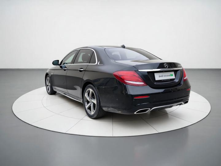 E-Class 2018 E 300 L Sport Luxury photo 4