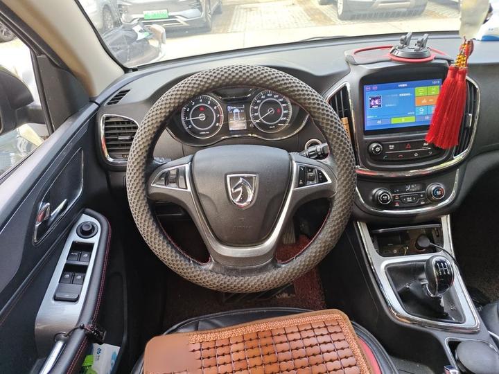 560 2015 1.8L MT Luxury photo 3