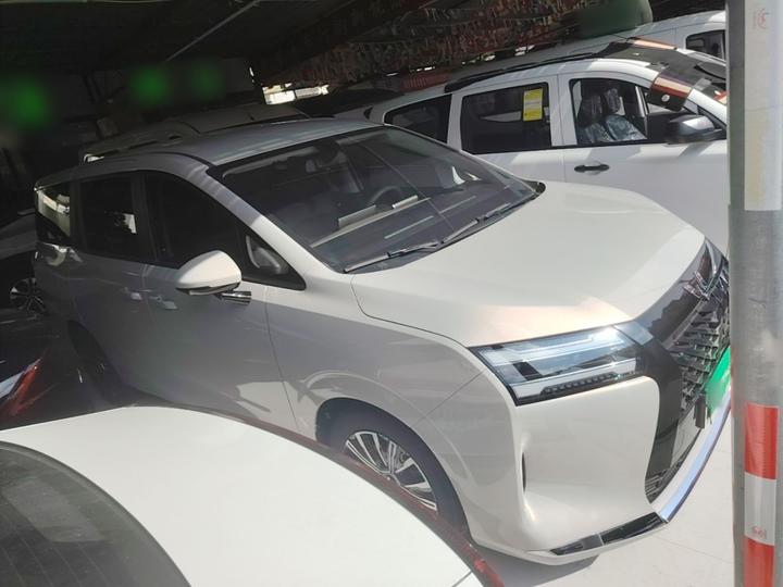 730 EV 2025 125km Luxury photo 3