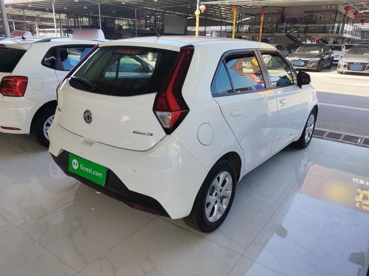 3 2017 1.5L AT Connected Elite photo 4