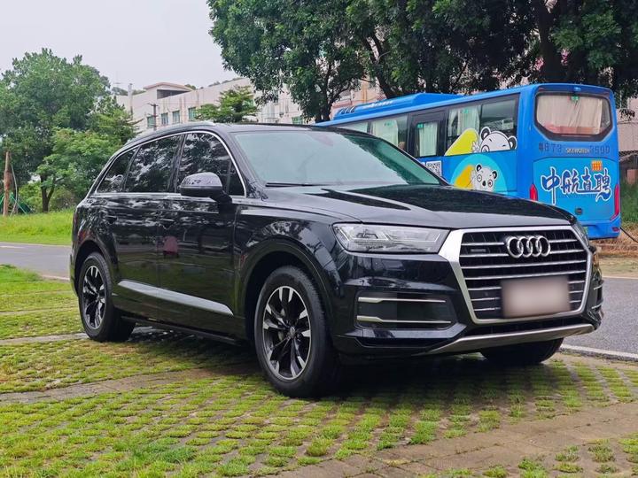 Q7 2019 55 TFSI Tech photo 3