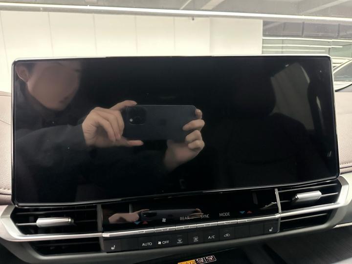Granvia 2026 2.5L Hybrid MAX AWD photo 5