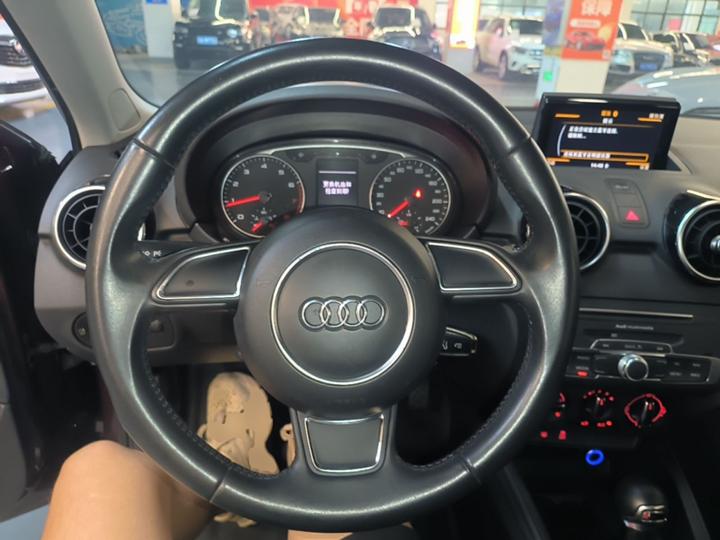 A1 2016 30 TFSI Sportback Design photo 3
