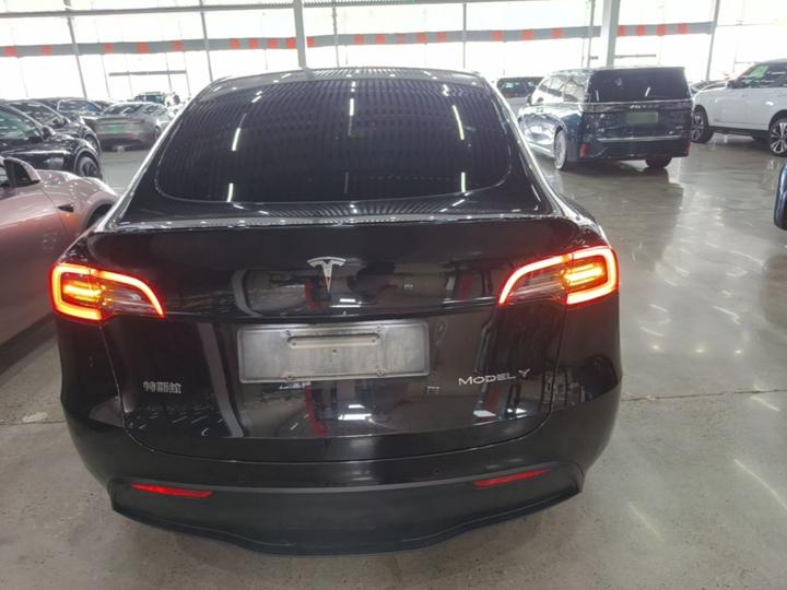 Model Y 2022 Facelift RWD photo 3