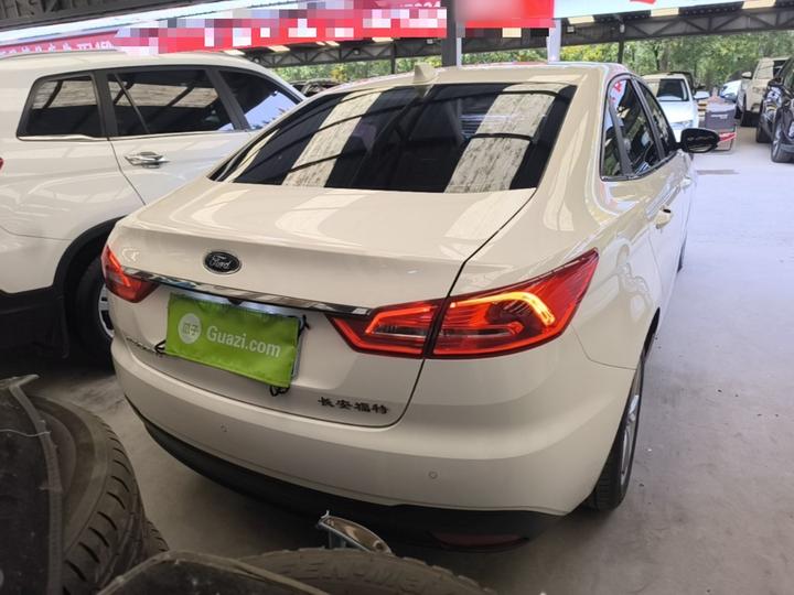 Escort 2019 Facelift 1.5L AT China VI photo 5
