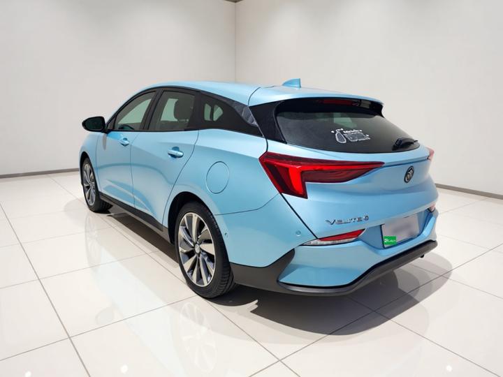 6 2020 PHEV photo 4