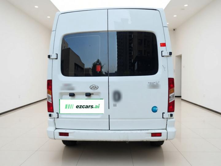 MAXUS V80 2021 2.0T MT Classic Short Wheelbase 5/6-Seater photo 5