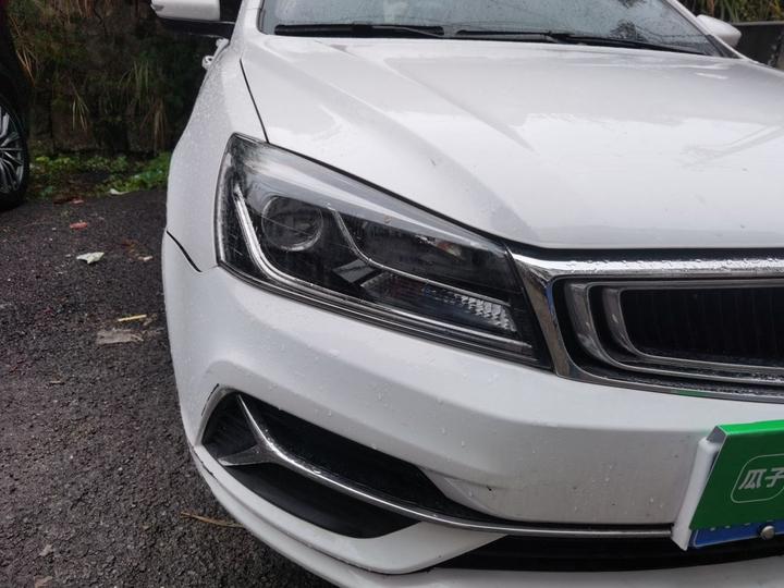 Emgrand 2019 1.5L MT Luxury China VI photo 7