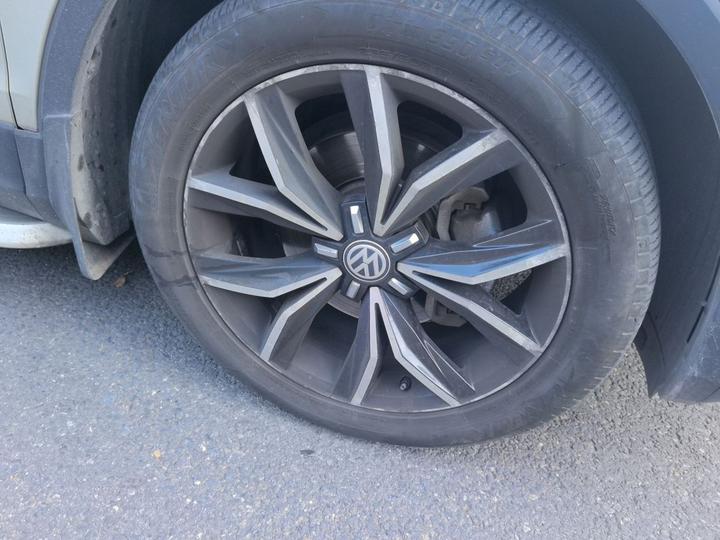 Tiguan L 2017 380TSI AT AWD Supreme Flagship photo 8
