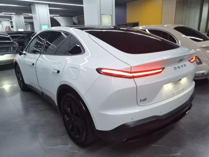 L60 2024 60kWh RWD photo 4