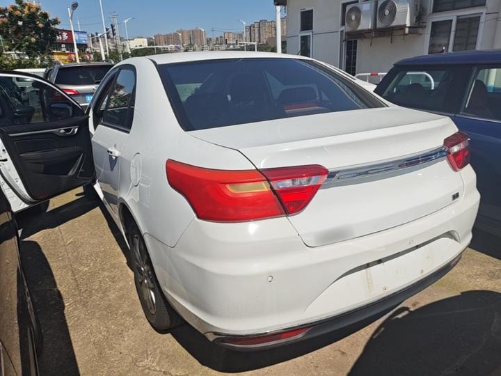 Vision 2018 1.5L MT photo 4