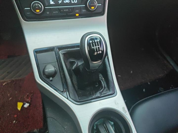 Emgrand GL 2017 1.8L MT Elite photo 6
