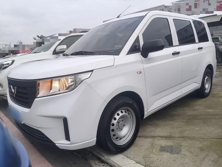 Wuling Hongguang PLUS 2020 1.5L MT Standard 7-Seater