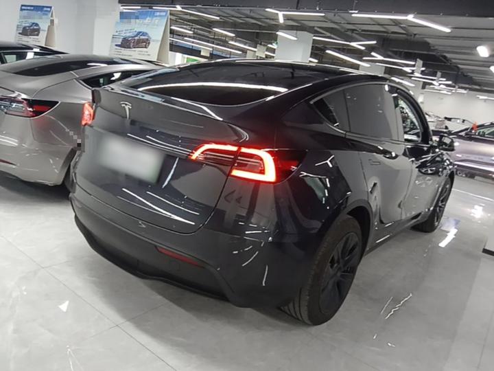 Model Y 2024 RWD photo 6