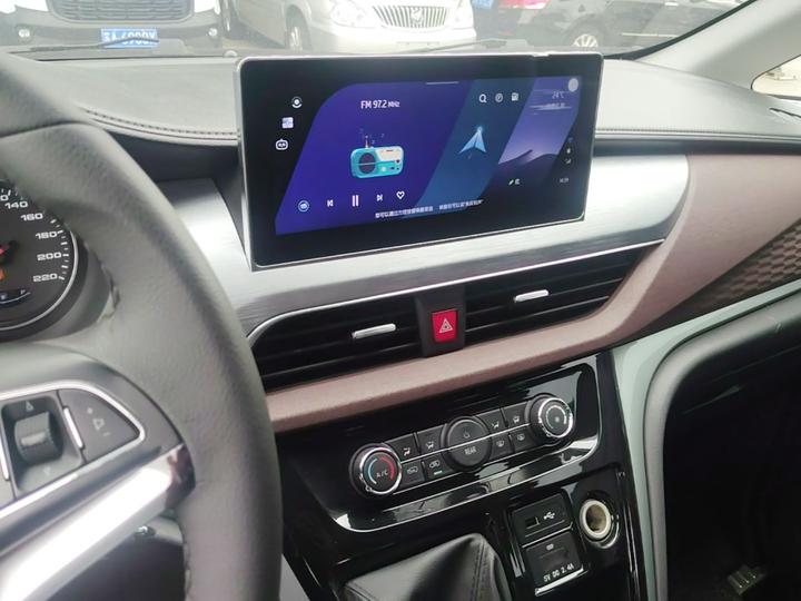 Refine M3 2022 PLUS 1.8L 7-Seater Standard photo 8