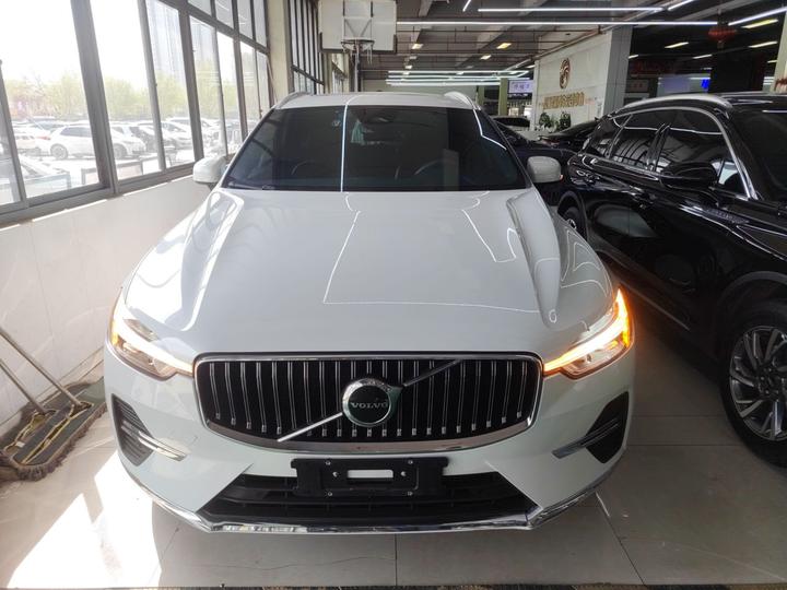 XC60 2023 B5 AWD Luxury photo 2