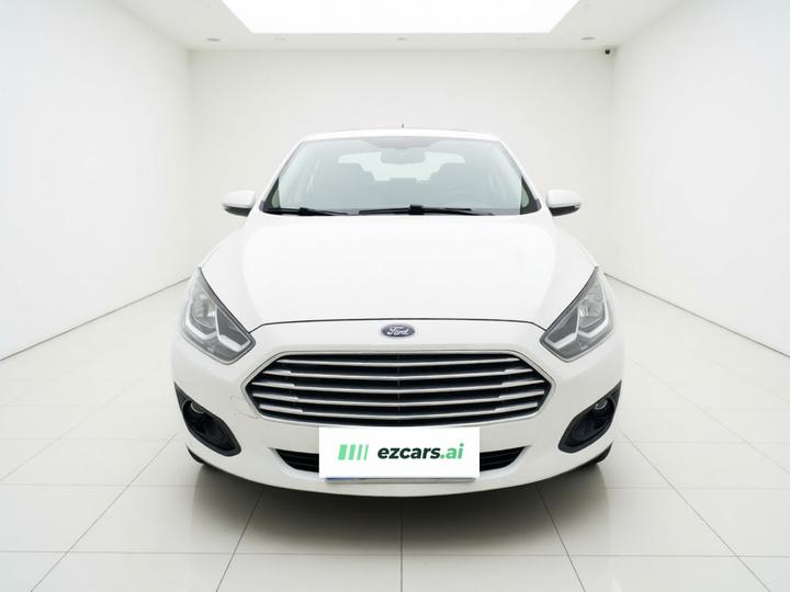 Escort 2015 1.5L MT Comfort photo 2