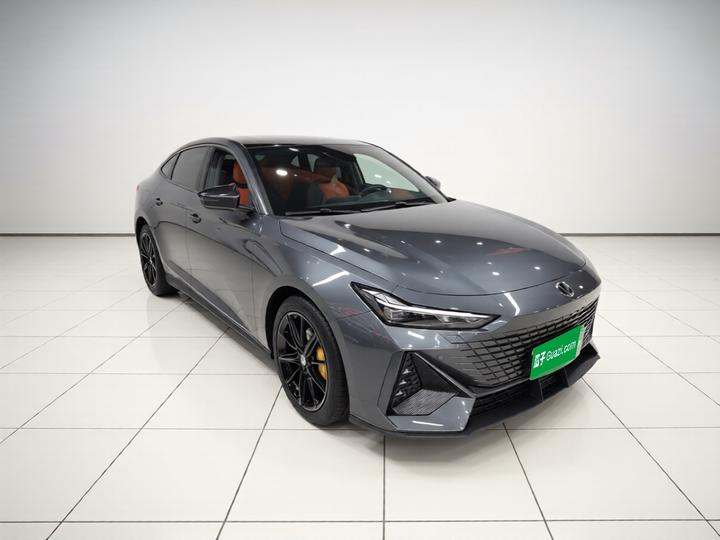 UNI-V 2022 1.5T Premium photo 3