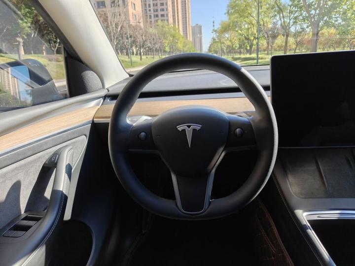 Model Y 2022 RWD photo 3