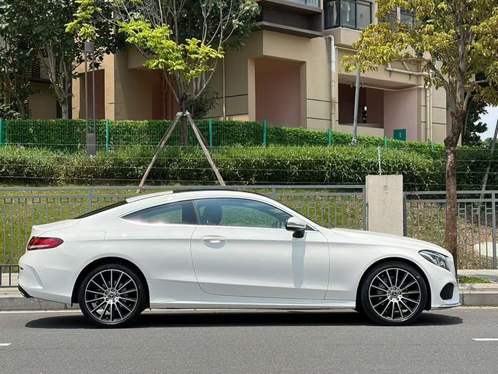 C-Class Imported 2018 C 200 4MATIC Coupe photo 3