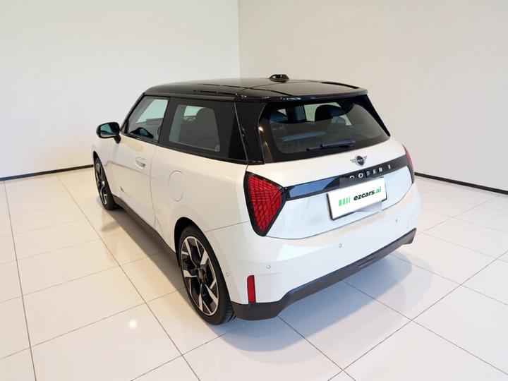 MINI COOPER 2024 452km COOPER SE photo 4