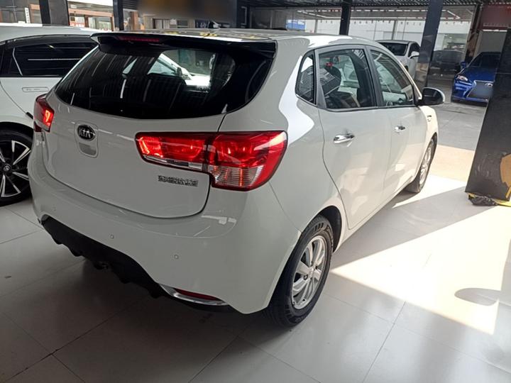 K2 2015 Hatchback 1.4L AT GLS photo 4