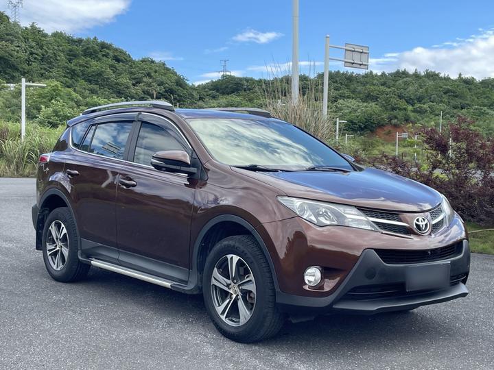RAV4 2015 2.0L CVT RWD photo 3