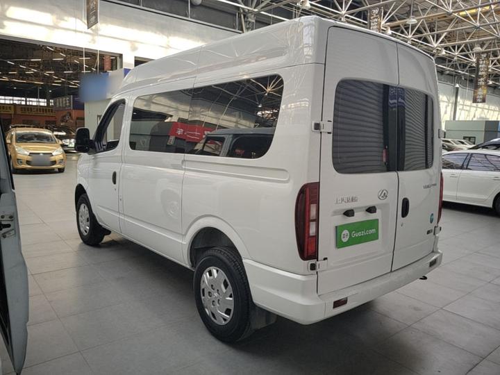 MAXUS V80 2025 PRO 2.0T AT Short Wheelbase 5/6-Seater photo 4