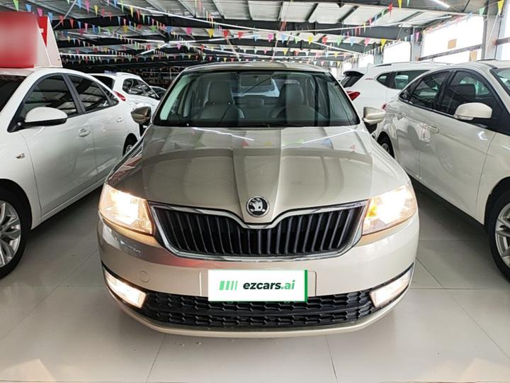 Rapid 2013 1.6L AT photo 2