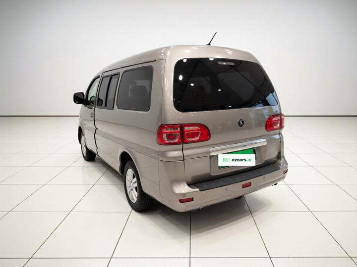 Lingzhi 2023 M5L 1.6L 7-Seater photo 4