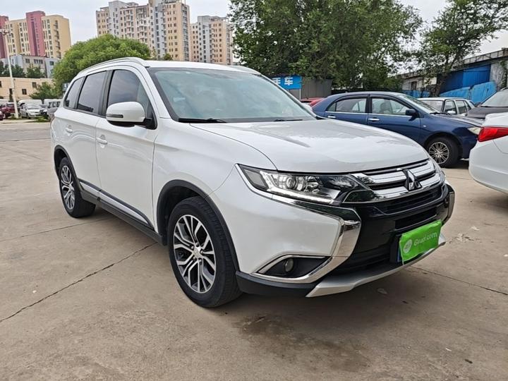 Outlander 2018 2.0L RWD Honor 5-Seater photo 3