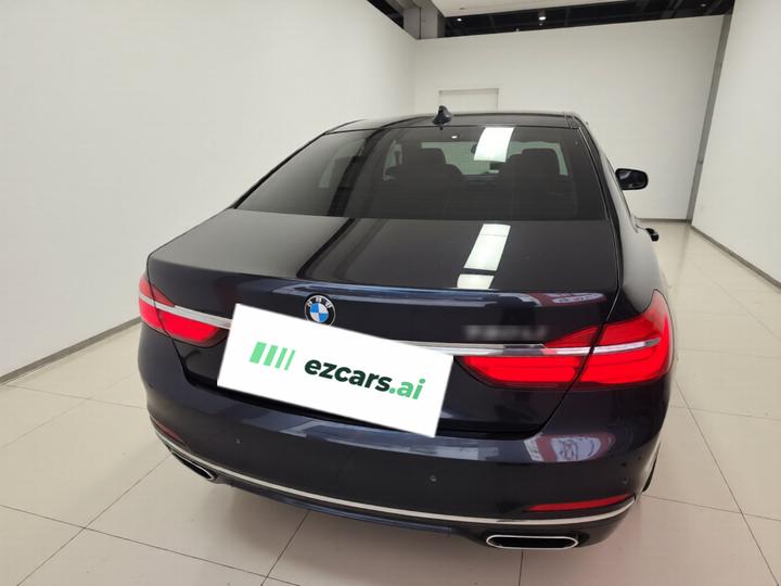 7 Series 2018 730Li Leading Excellence photo 5
