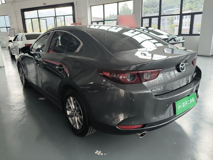 3 Axela 2023 2.0L AT photo 4
