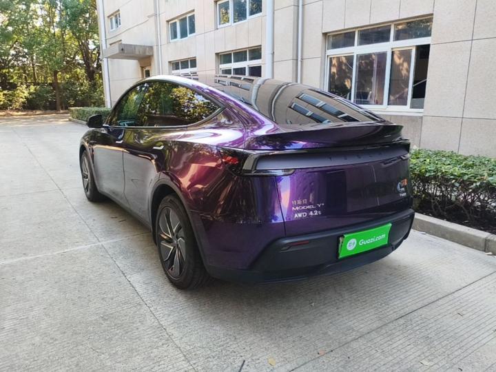 Model Y 2025 Long Range AWD Launch Edition photo 4