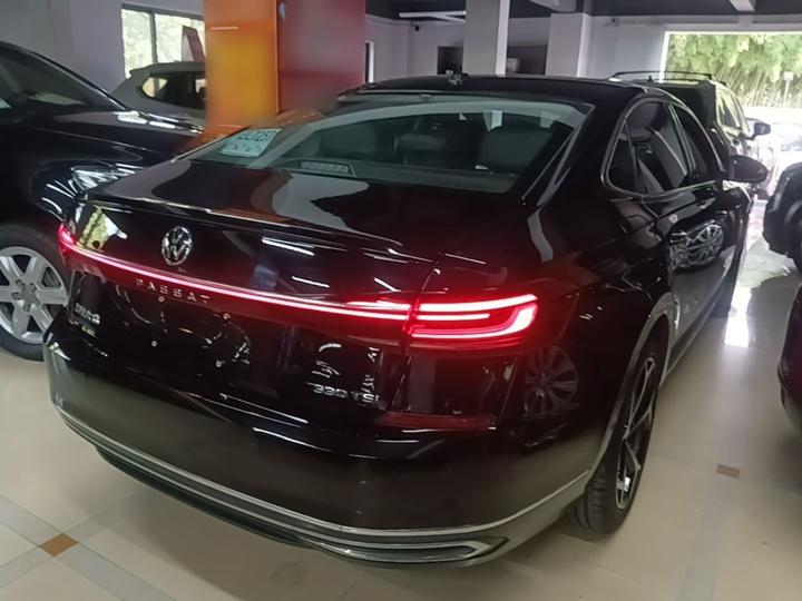 Passat 2023 Facelift 330TSI Luxury photo 4