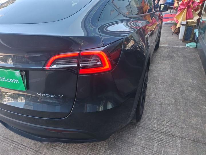 Model Y 2024 RWD photo 7