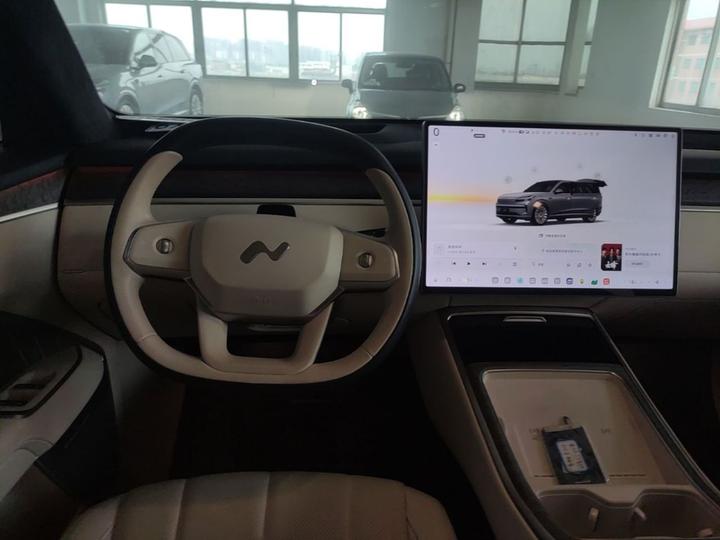 L90 2025 Ultra 6-Seater 60 photo 7